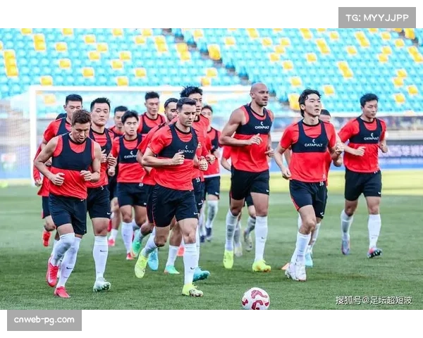 中超战况焦灼 成都蓉城后防失误暂以0比1落后青岛西海岸 中超战况焦灼 成都蓉城后防失误暂以0比1落后青岛西海岸